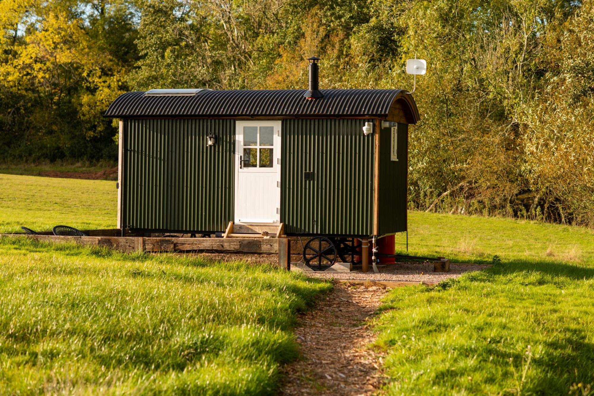 Harrys Hideout - Shepherd'S Huts At Harrys Cottages Pen-y-Clawdd Rum bild